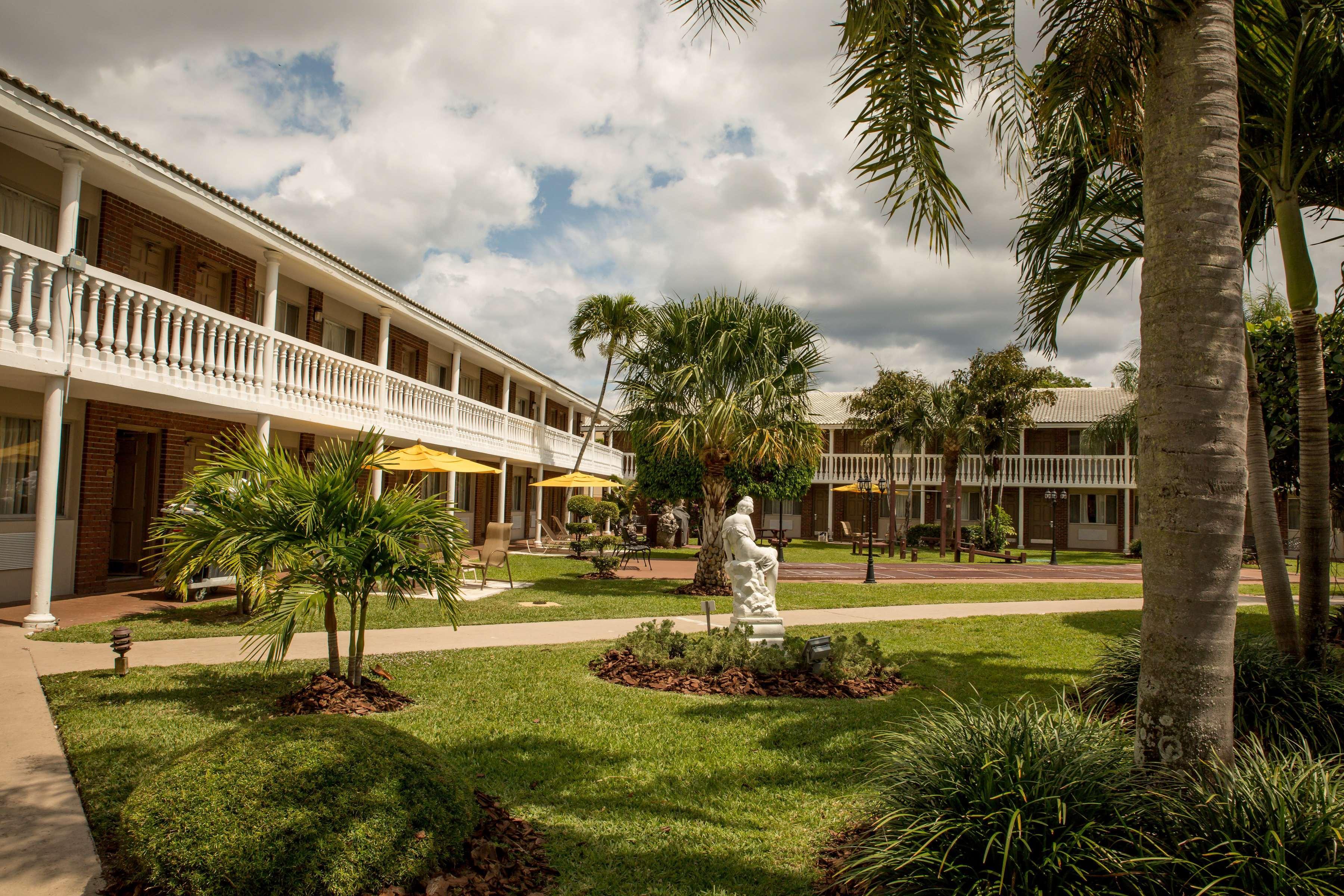 Best Western Palm Beach Lakes Γουεστ Παλμ Μπιτς Εξωτερικό φωτογραφία